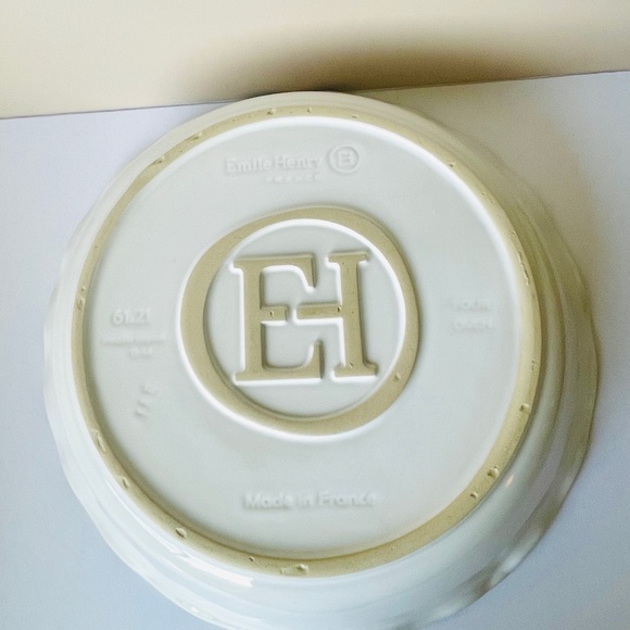 Emile Henry Modern Classics 9” Pie Dish - Picture 3 of 3